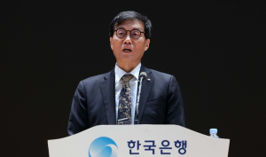 “2.50% 7연속 동결” 금리 인하 지연에 대출·예금·주식·부...